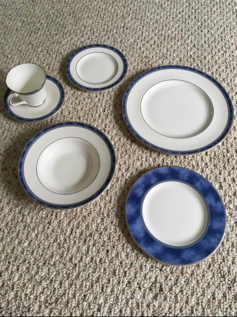 Mint condition never used Royal Doulton RETIRED Atlanta H5237 Set